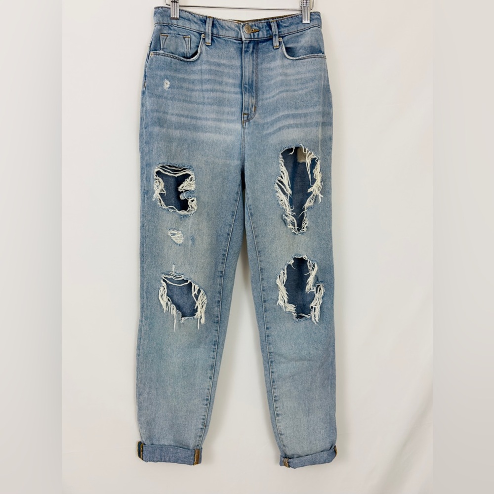BDG URBAN OUTFITTER MOM HIGH RISE DESTROYED STRAIGHT LEG  LIGHT WASH JEA…